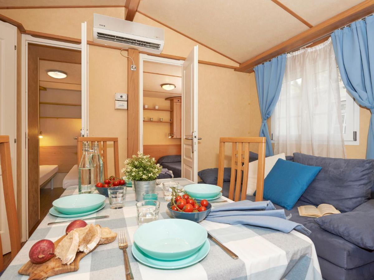 Holiday Home Maxi Caravan Comfort By Interhome Baia Domizia Eksteriør bilde