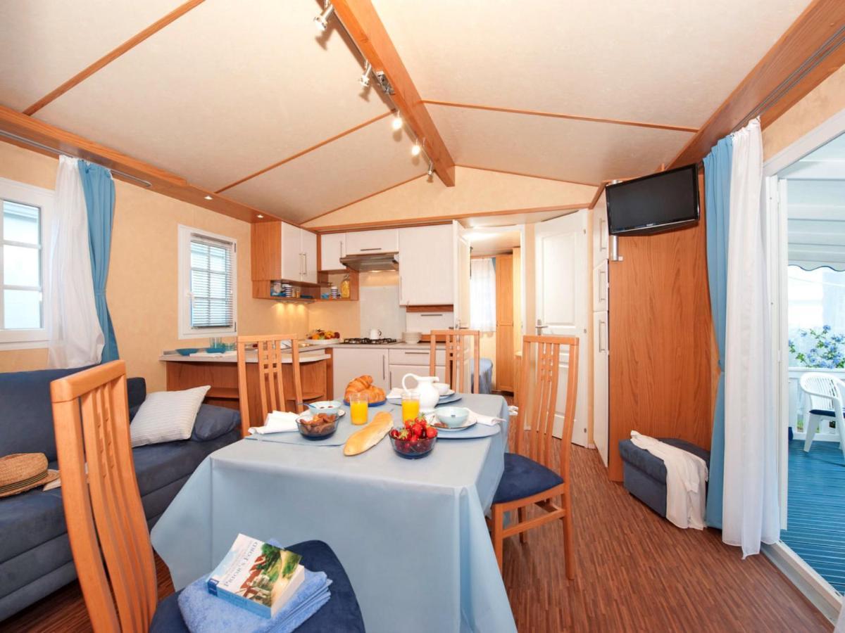 Holiday Home Maxi Caravan Comfort By Interhome Baia Domizia Eksteriør bilde